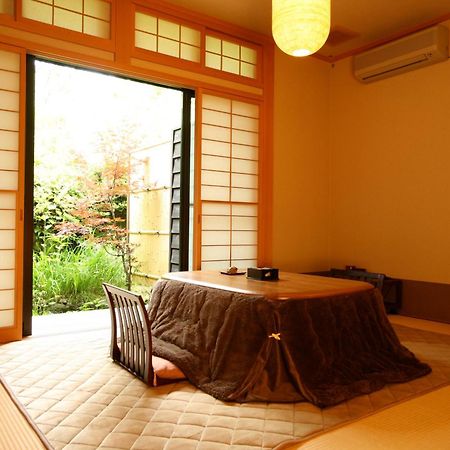 Ryokan Kutsuroginoya Yuu Такаяма Екстер'єр фото