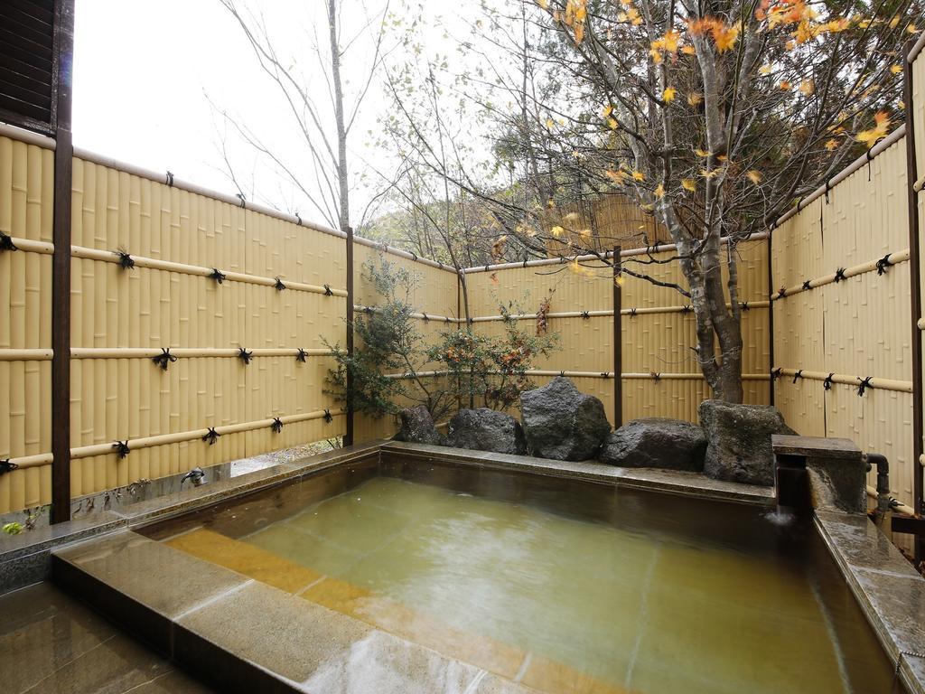 Ryokan Kutsuroginoya Yuu Такаяма Екстер'єр фото