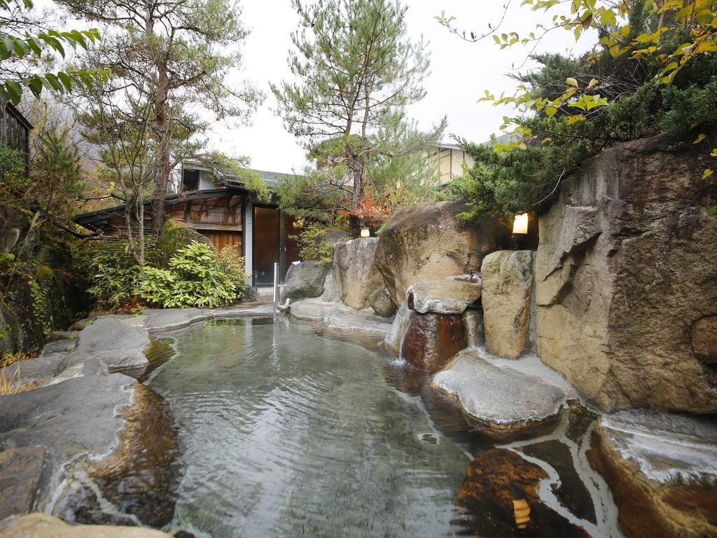 Ryokan Kutsuroginoya Yuu Такаяма Екстер'єр фото