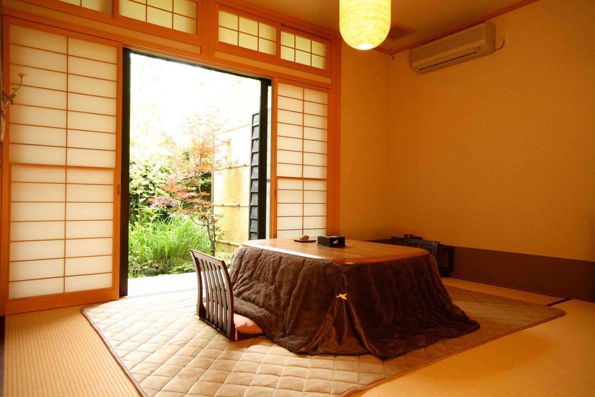 Ryokan Kutsuroginoya Yuu Такаяма Екстер'єр фото