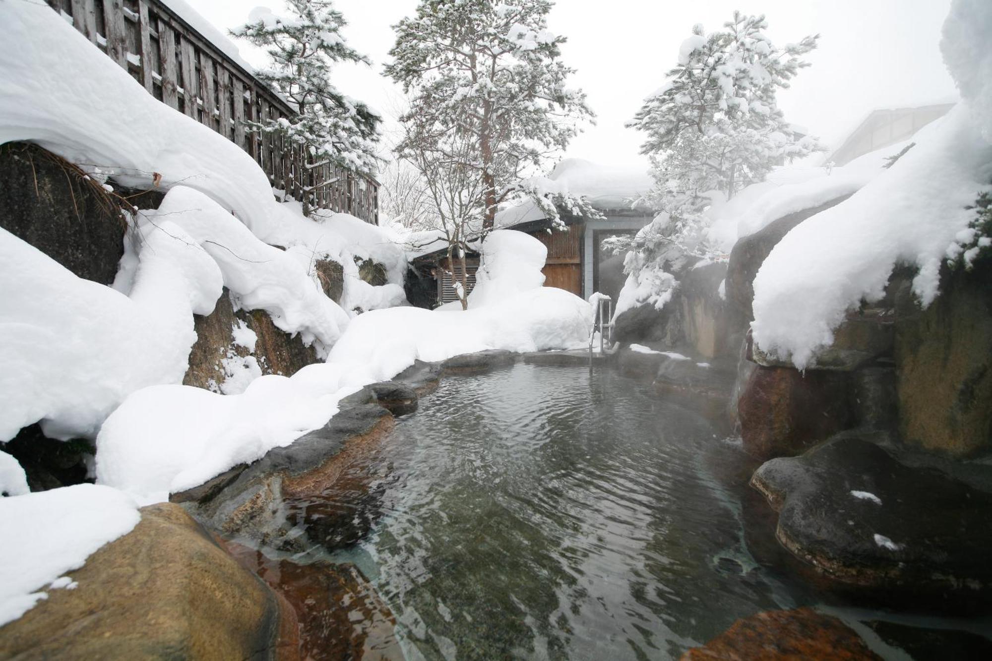 Ryokan Kutsuroginoya Yuu Такаяма Екстер'єр фото