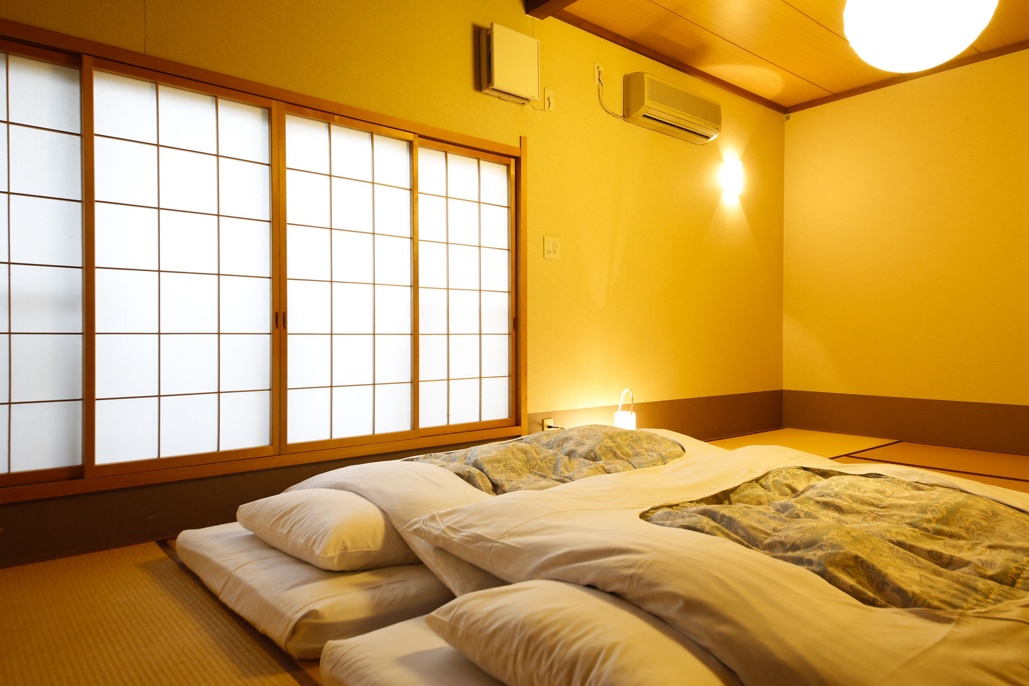 Ryokan Kutsuroginoya Yuu Такаяма Екстер'єр фото