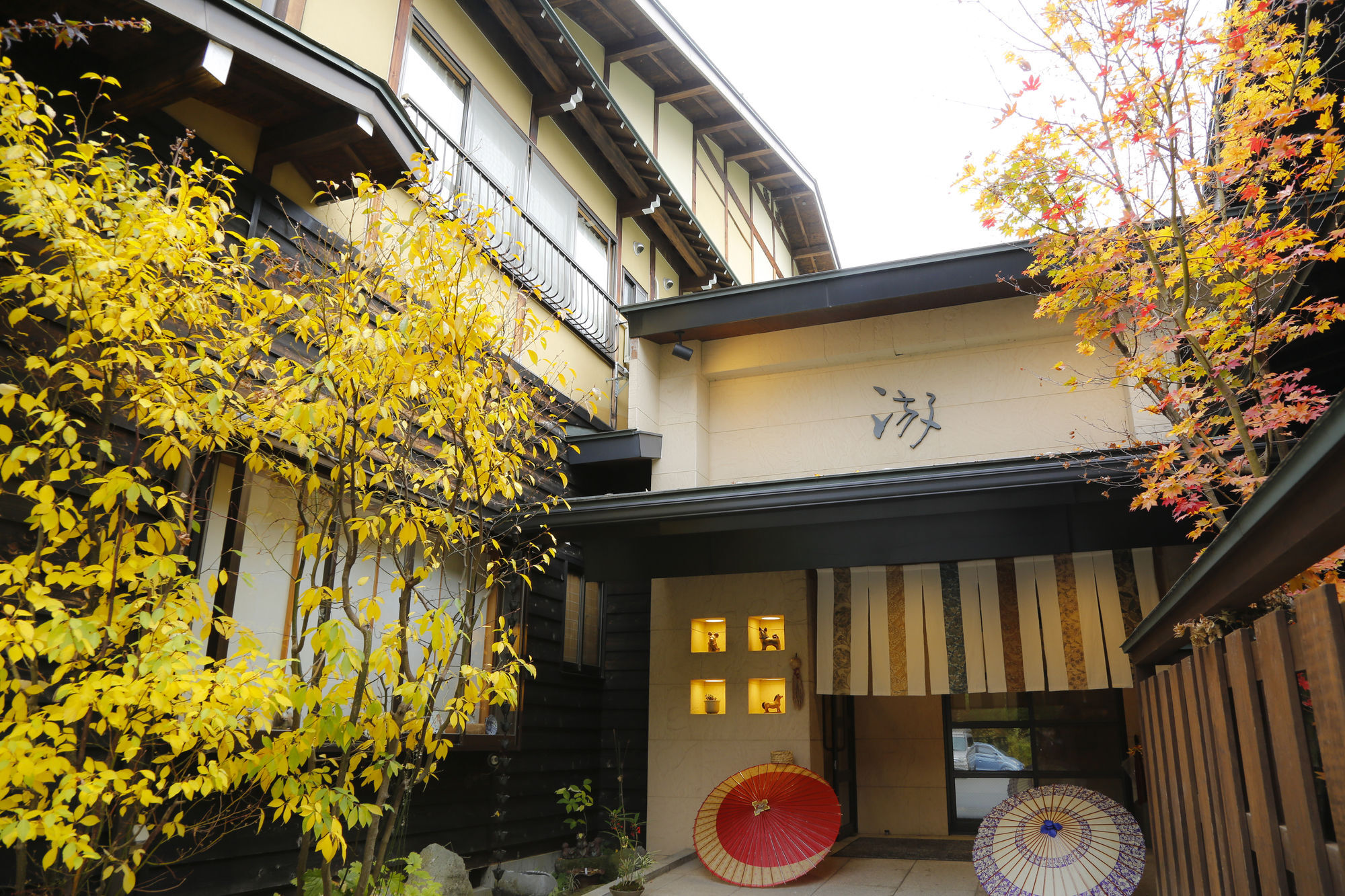 Ryokan Kutsuroginoya Yuu Такаяма Екстер'єр фото
