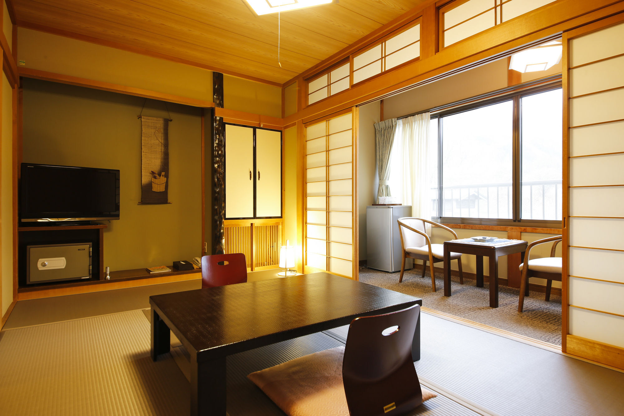 Ryokan Kutsuroginoya Yuu Такаяма Екстер'єр фото