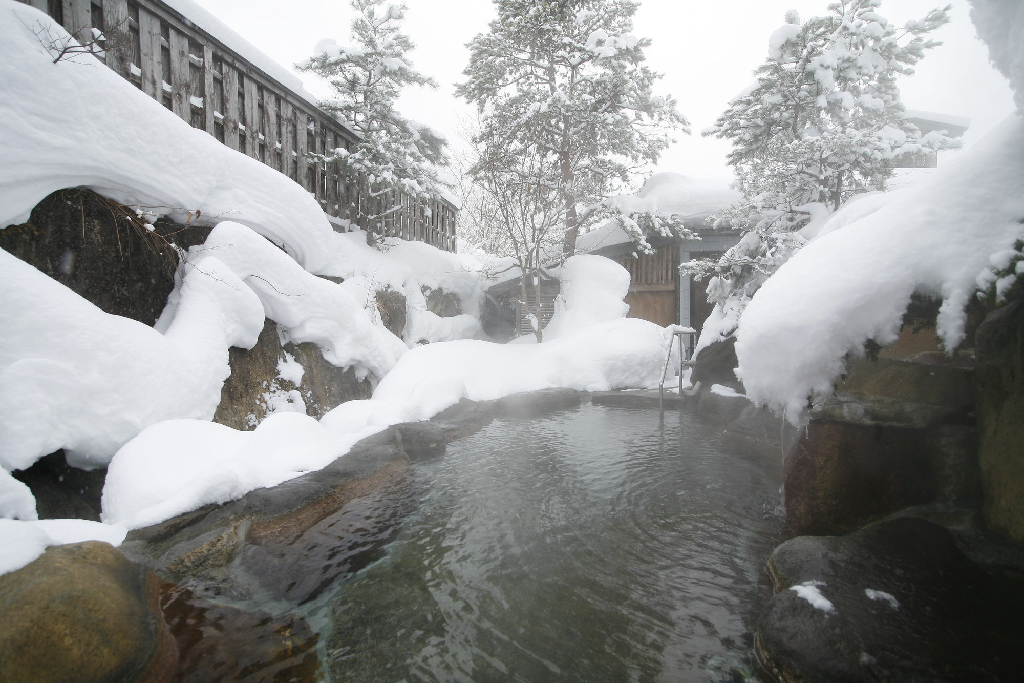 Ryokan Kutsuroginoya Yuu Такаяма Екстер'єр фото
