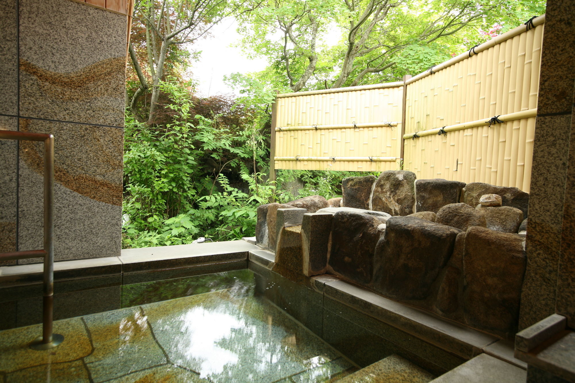 Ryokan Kutsuroginoya Yuu Такаяма Екстер'єр фото