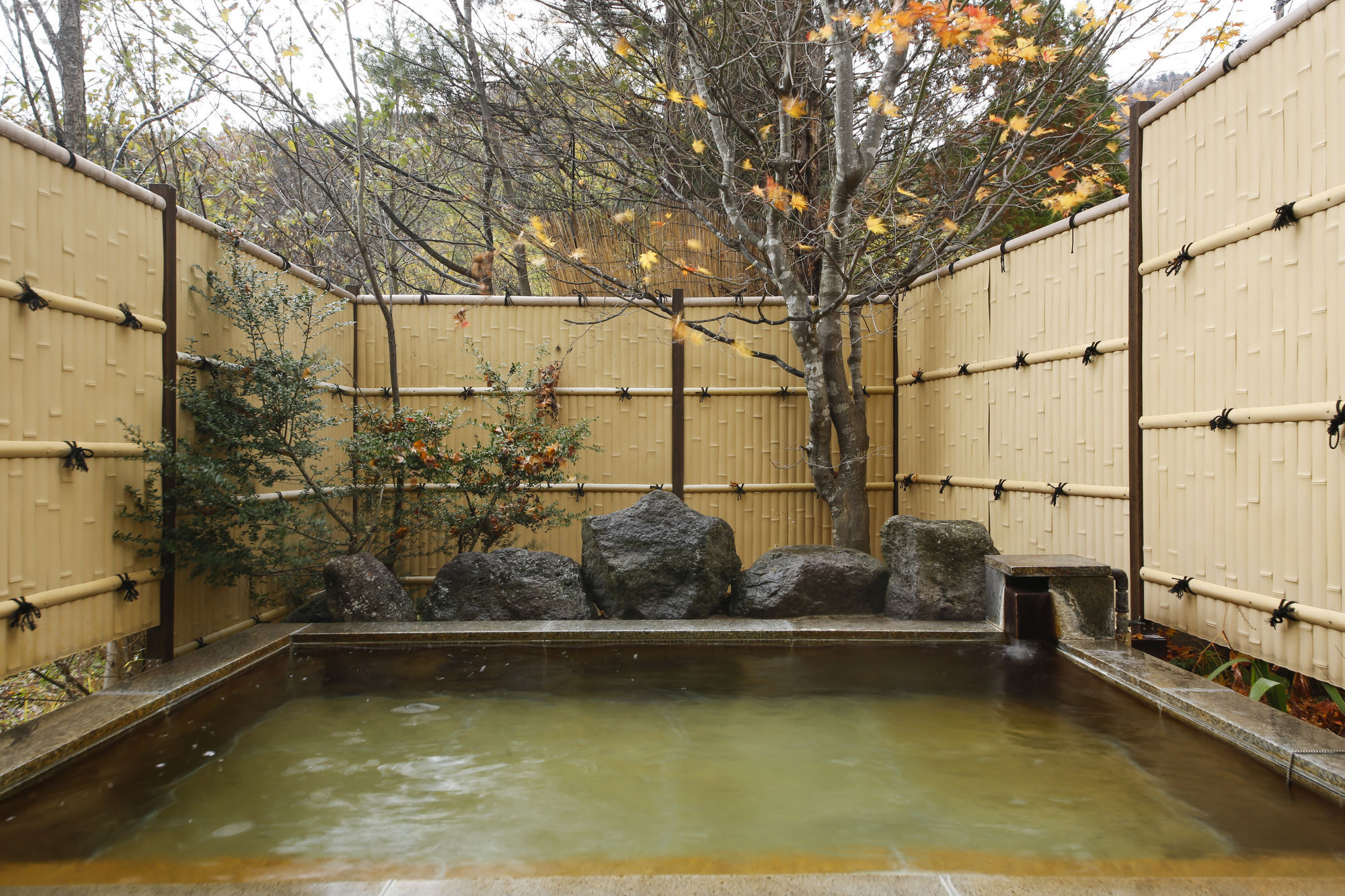 Ryokan Kutsuroginoya Yuu Такаяма Екстер'єр фото