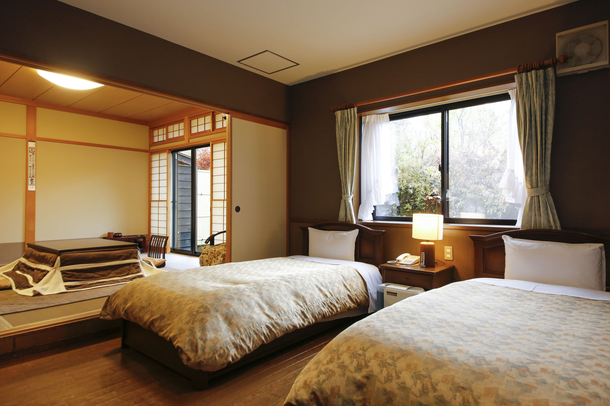 Ryokan Kutsuroginoya Yuu Такаяма Екстер'єр фото